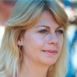 Yvonne Slyk